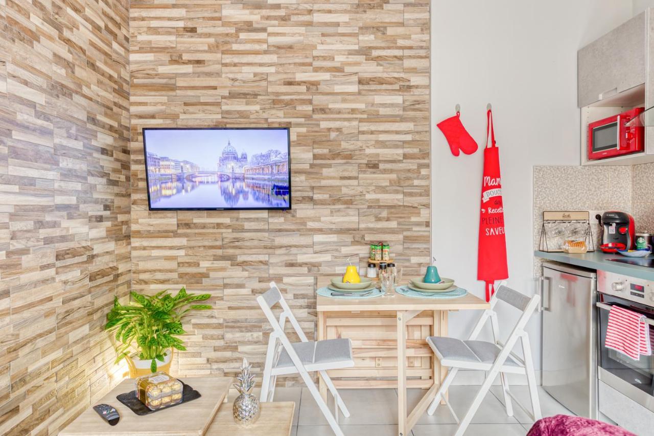 Appartement Fleur de lys 5 min Château et Gare Wifi, Netflix à Versailles Extérieur photo