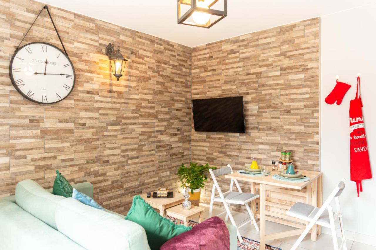 Appartement Fleur de lys 5 min Château et Gare Wifi, Netflix à Versailles Extérieur photo